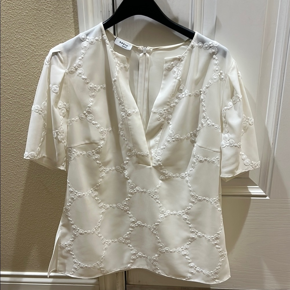 Akris Punto Cream Flutter Sleeve V-Neck Blouse
